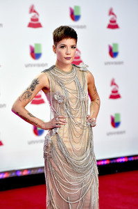 Halsey+19th+Annual+Latin+GRAMMY+Awards+Arrivals+WuKGeA4mpUJx.jpg