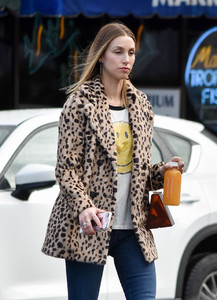 Whitney+Port+5eTp9tu4S3Vx.jpg