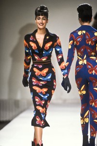 24562351_AzzedineAlaia1991WomenRTW50.thumb.jpg.f64879dadc114badd0d172a868922eb4.jpg