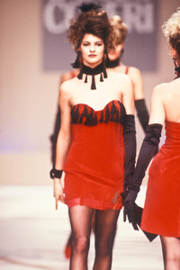 269506329_EnricoCoveri1988WomenRTW116.thumb.jpg.422f156fcc1451be72c1bd054aa1d9a0.jpg