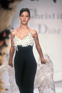 287835371_ChristianDior1990HauteCouture111.thumb.jpg.f6580b76ad5c6ab7160f29039c3e59a9.jpg