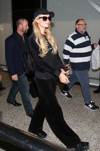        hil231118BZNimage7.jpg