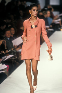 291354053_Chanel1990HauteCouture12.thumb.jpg.272c0e389624e3e89e4836d5eb84ccd8.jpg