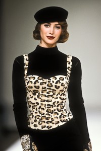 294988248_AzzedineAlaia1991WomenRTW33.thumb.jpg.62d897cc2b366d4cca2ccb630885132c.jpg