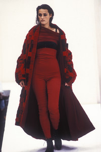 2_dolce-gabbana-fw-1990-1_html.thumb.JPEG.ea5874da60dc7bfc5c6d15eb8c12f6c4.JPEG