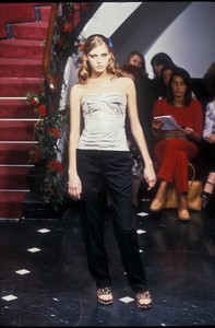 340543640_DolceGabbana1998WomenRTW79.thumb.jpg.5b46df892b36bb23dcd24bd071a4f51a.jpg