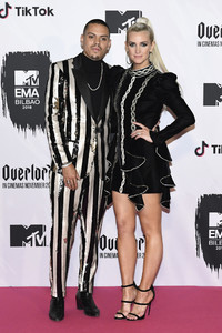 Ashlee+Simpson+MTV+EMAs+2018+Winners+Room+wm9t3fHOo_ux.jpg