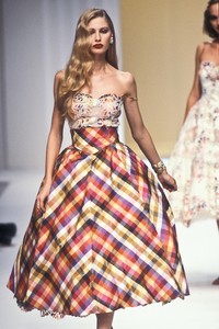 435657928_Valentino1995WomenRTW6.thumb.jpg.068381c8be51ef0b604d760212f806e1.jpg