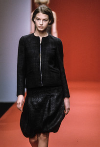 442793299_MiuMiu1998WomenRTW22.thumb.jpg.afd492f53db053848cbfc0f704b07d88.jpg
