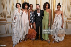 456258617_CindyBruna_Jacquemus2019(8).thumb.jpg.9dcf65507ffed5ca5c70545b1f1aeb95.jpg
