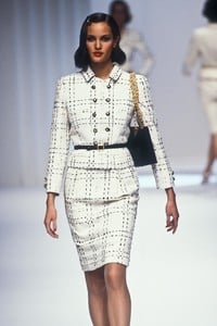 459353649_Valentino1995WomenRTW12.thumb.jpg.4bd5be814ed2cc87d54d46c0b1a4f3a4.jpg