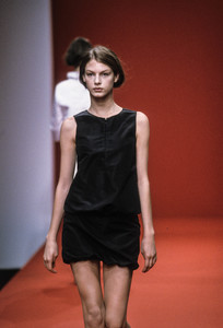 465880460_MiuMiu1998WomenRTW32.thumb.jpg.bffa214e729abd78ca185e8910b2c7f7.jpg