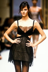 468550061_HerveLeger1996WomenRTW135.thumb.jpg.2cf199b735644cb9b69df8d8bc244b80.jpg