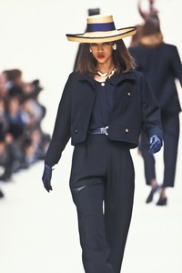 4703339_YvesSaintLaurent1992WomenRTW57.thumb.jpg.3074ba51265c21bc95784861017235b7.jpg