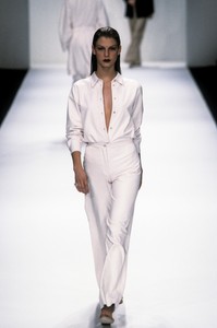 496345970_MichaelKors1998WomenRTW41.thumb.jpg.d128698d6f907b8e50cdc71a94b55604.jpg
