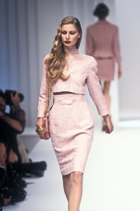 497708828_Valentino1995WomenRTW38.thumb.jpg.51b0cda8b2b0c6783633a371661e502a.jpg