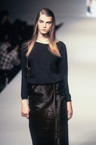 4_trussardi-fw-1997-5_html.thumb.JPEG.a23076209f55f337f262273567c21bc7.JPEG