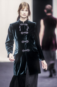 504573704_AlbertaFerretti1993WomenRTW28.thumb.jpg.9774d7bb10d8efc1e4431d66478584ec.jpg