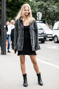 anna ewers haute couture 2016 street style 1.jpg