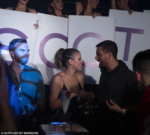 51DAEB8D00000578-6340357-The_look_of_love_Scott_Disick_35_gazes_adoringly_at_girlfriend_S-a-16_1541039359318.thumb.jpg.13b1b067e93563f73ae1173fca6bdf1b.jpg