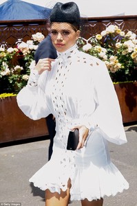 51ECF03C00000578-6348715-Stepping_out_in_style_The_youngest_daughter_of_legendary_singer_-m-101_1541221753823.jpg
