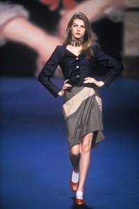 521137819_VivienneWestwood1999WomenRTW60.thumb.jpg.3e5ab09f62fc2bbcfd67473412b9b0d6.jpg