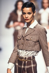 532755384_Valentino1995WomenRTW62.thumb.jpg.6f41720c14a01110c5566f344bac216b.jpg