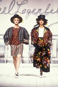 533293733_KarlLagerfeld1986WomenRTW11.thumb.jpg.6bb59bc28d04b58afef90c4076d67373.jpg