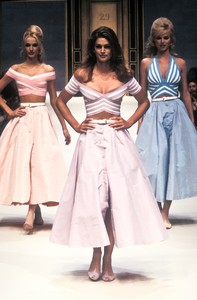 536078311_HerveLeger1996WomenRTW164.thumb.jpg.df35e16b63d41e01fb1bfd58ec7d29d0.jpg