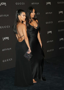 Kim+Kardashian+2018+LACMA+Art+Film+Gala+Arrivals+G7YeVBxxZRzx.jpg