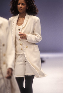 544340058_LauraBiagiotti1993WomenRTW212.thumb.jpg.c1d010de08592af13679290abbf532ca.jpg