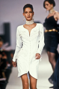 552988530_Chanel1990HauteCouture66.thumb.jpg.007dbf5bca3888301ab37b1335304fa3.jpg