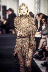 560160766_Missoni1993WomenRTW5.thumb.jpg.e1faa969aa0fe04ae6855f2db4526202.jpg