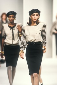 578756737_Valentino1986WomenRTW2.thumb.jpg.ab1c5d81a960fe1f432e2b728c173187.jpg