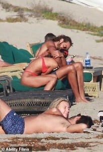 5811230-6356751-Doting_gesture_The_couple_couldn_t_keep_their_hands_off_each_oth-a-67_1541471211255.jpg
