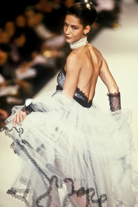 585027962_Chanel1990HauteCouture220.thumb.jpg.f0794e8de2ddef6922bb612b58eb553a.jpg