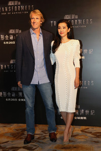 Li+Bingbing+Transformers+Age+Extinction+Photo+YwRUgGxdIJax.jpg