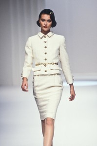 587297749_Valentino1995WomenRTW33.thumb.jpg.5f96aacff4add98c64ae9f4ec9ea2105.jpg