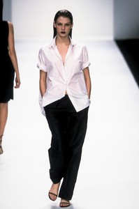 590537295_MichaelKors1998WomenRTW39.thumb.jpg.698d352ebc6739469bda75bceb48006f.jpg