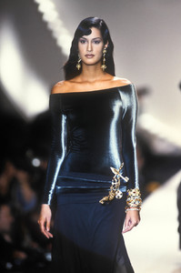 59609280_ChristianDior1993WomenRTW134.thumb.jpg.22c05814a576e1aa0c3f2e06ee354716.jpg