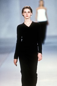 599261722_LouisVuitton1998WomenRTW57.thumb.jpg.e8fdd4bd533112d9bc0ecf1d900455ba.jpg
