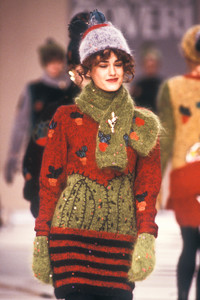 608536892_EnricoCoveri1988WomenRTW6.thumb.jpg.be3a36fb7dda1492902771122749bdf7.jpg