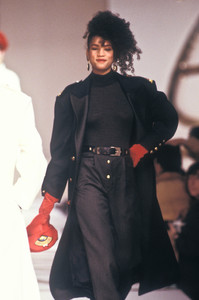 611134629_EnricoCoveri1988WomenRTW71.thumb.jpg.e25211590ad6f60a6e2e8678cdab87f4.jpg