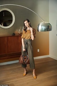 6132548-6384855-For_a_take_me_outworthy_look_contrast_a_bold.jpg