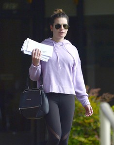          lea141118BZNimage103.jpg