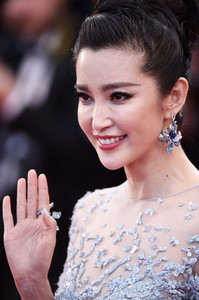 Li+Bingbing+Sea+Trees+Premiere+68th+Annual+6TTkAihTtEXx.jpg