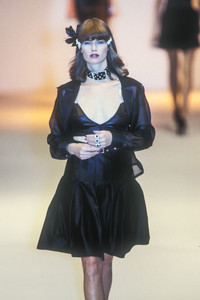 637786397_Blumarine1995WomenRTW71.thumb.jpg.4075352e1d22ee3ddb490e31e9ce727d.jpg