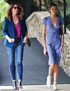 6407370-6408457-Mother_daughter_time_The_1990s_Supermodel_added_a_touch_of_glitz-a-87_1542688191211.jpg