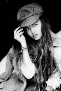 640full-thylane-blondeau.thumb.jpg.9940f46a7707e2e8922a3139e9782dc6.jpg