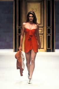 653537305_HerveLeger1996WomenRTW8.thumb.jpg.73da1ea373728c78828925f96b09debd.jpg